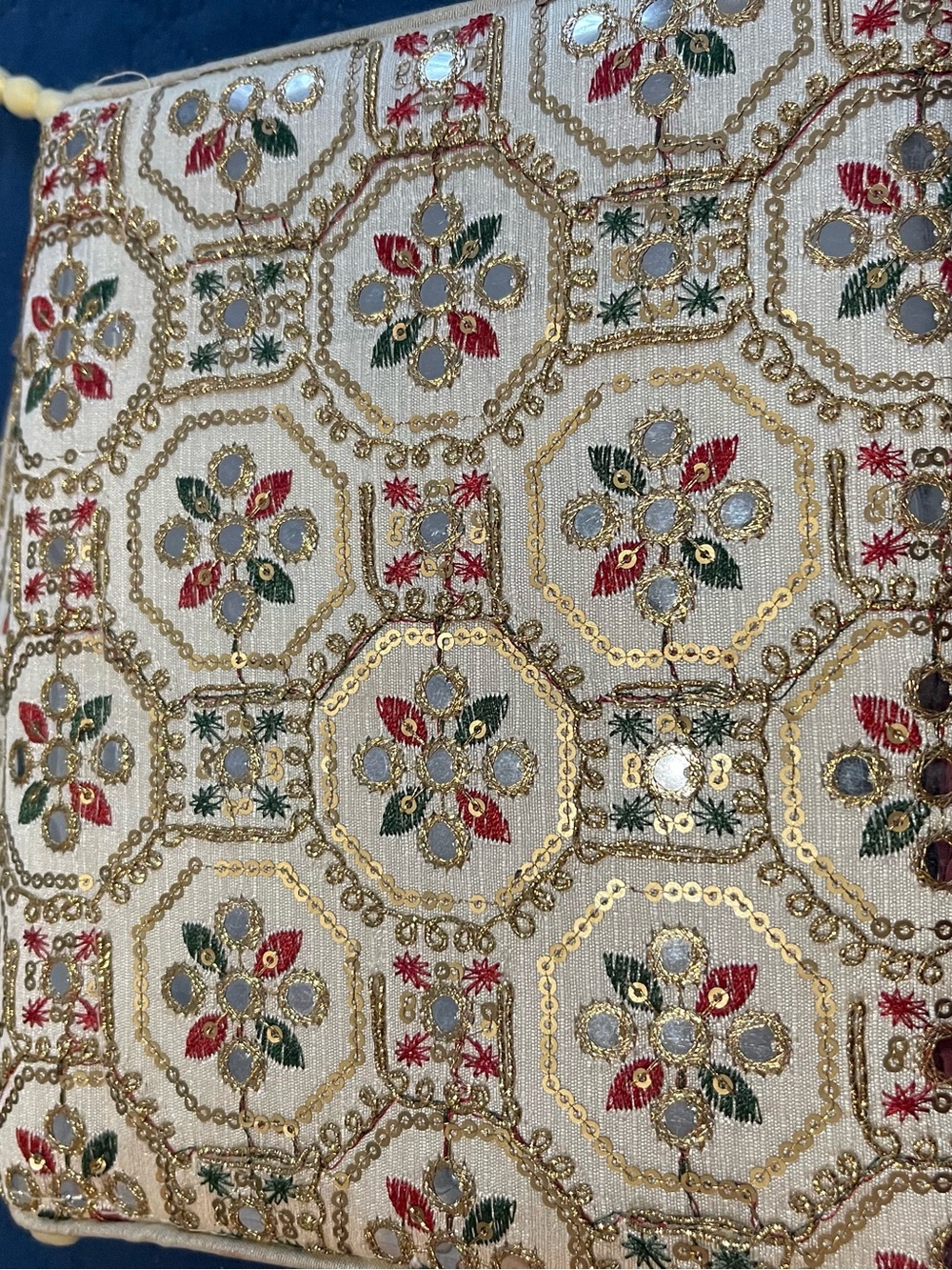 Ethnic Indian Wear Gold & Cream Floral Embroidered Sequin Clutch and Cross Body - Picture 4 of 6